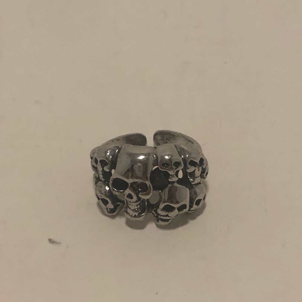Silver Tone Skull Cluster Ring
